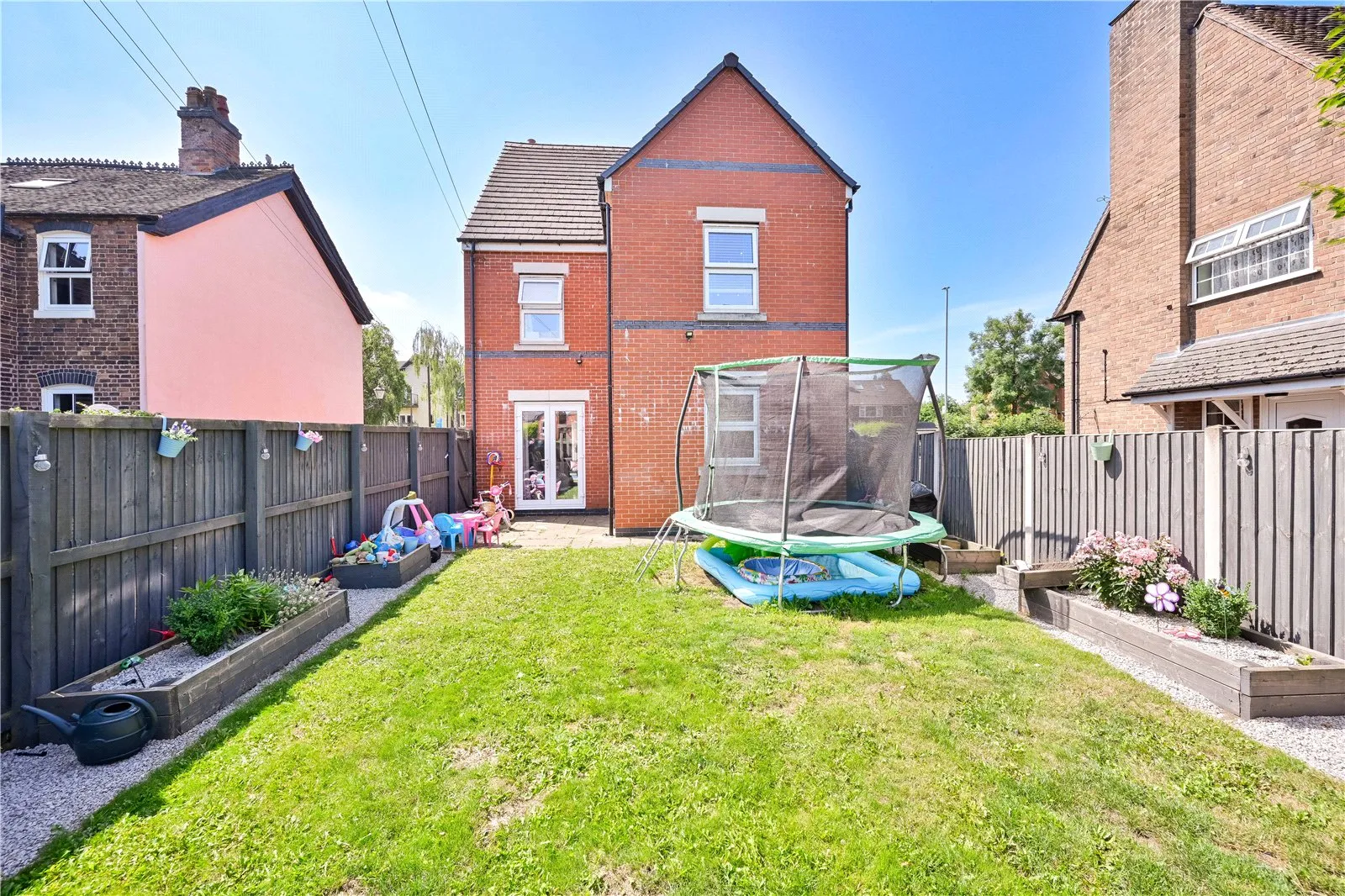 5 bed Detached