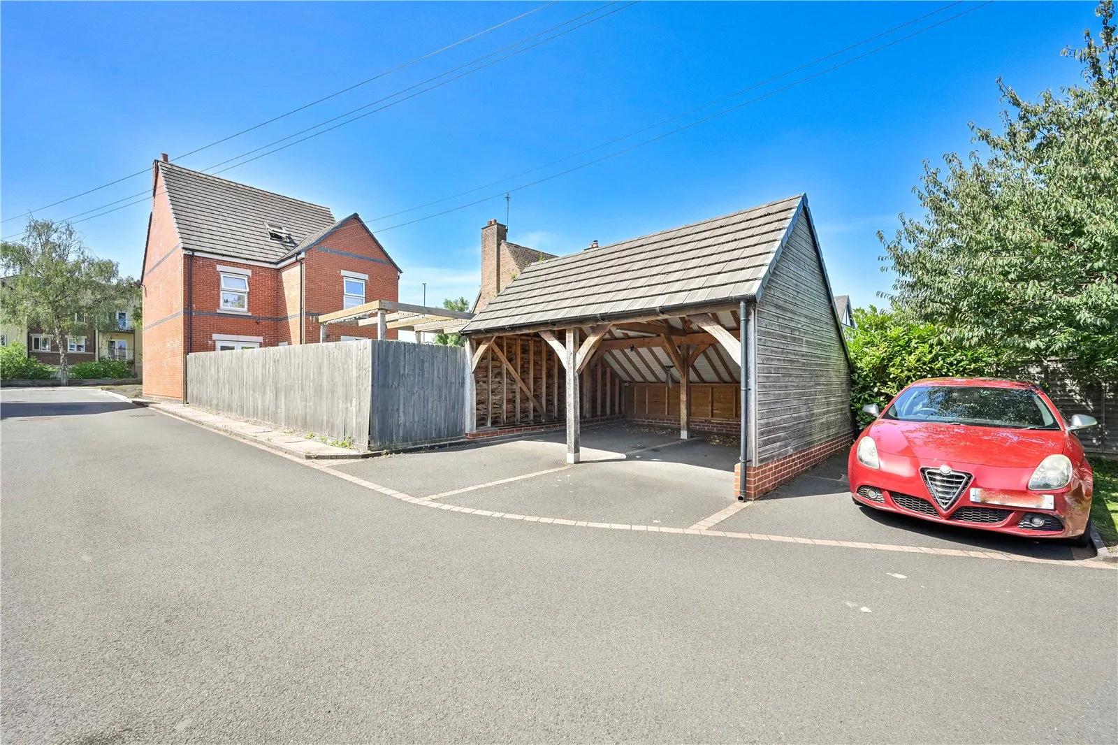 5 bed Detached
