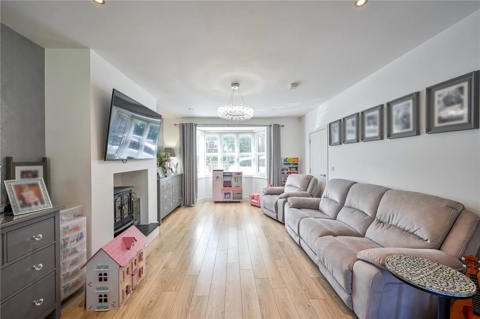 5 bed Detached