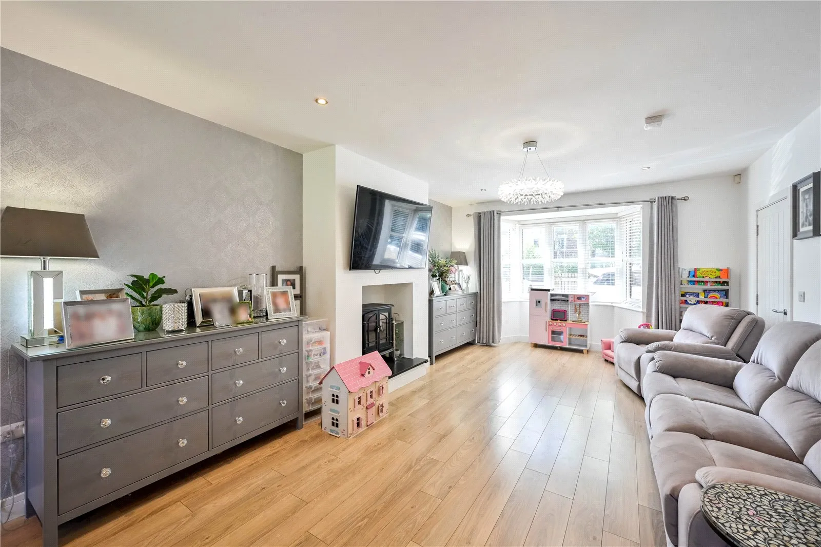 5 bed Detached
