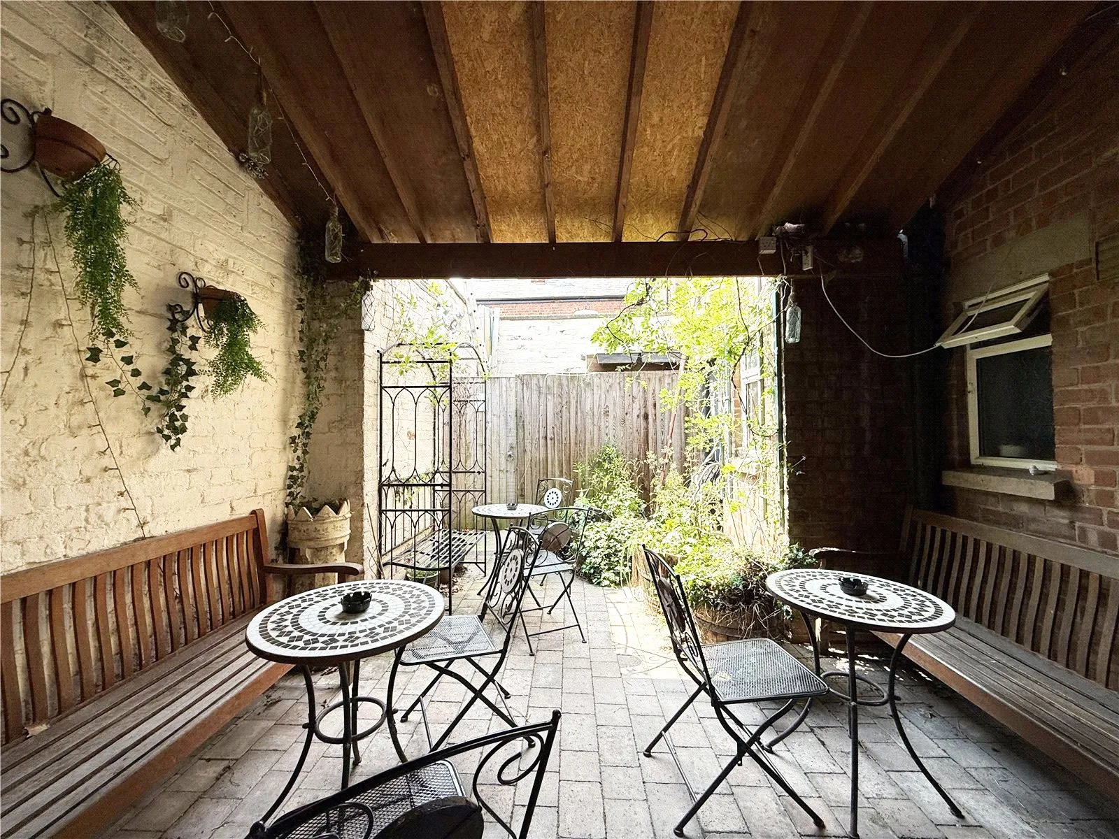 2 bed Pub