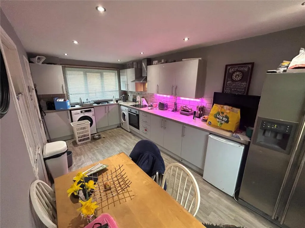 3 bed End of Terrace