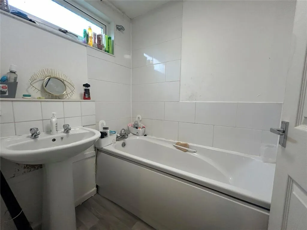 3 bed End of Terrace