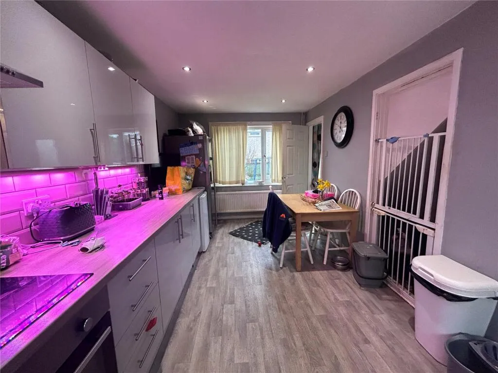 3 bed End of Terrace