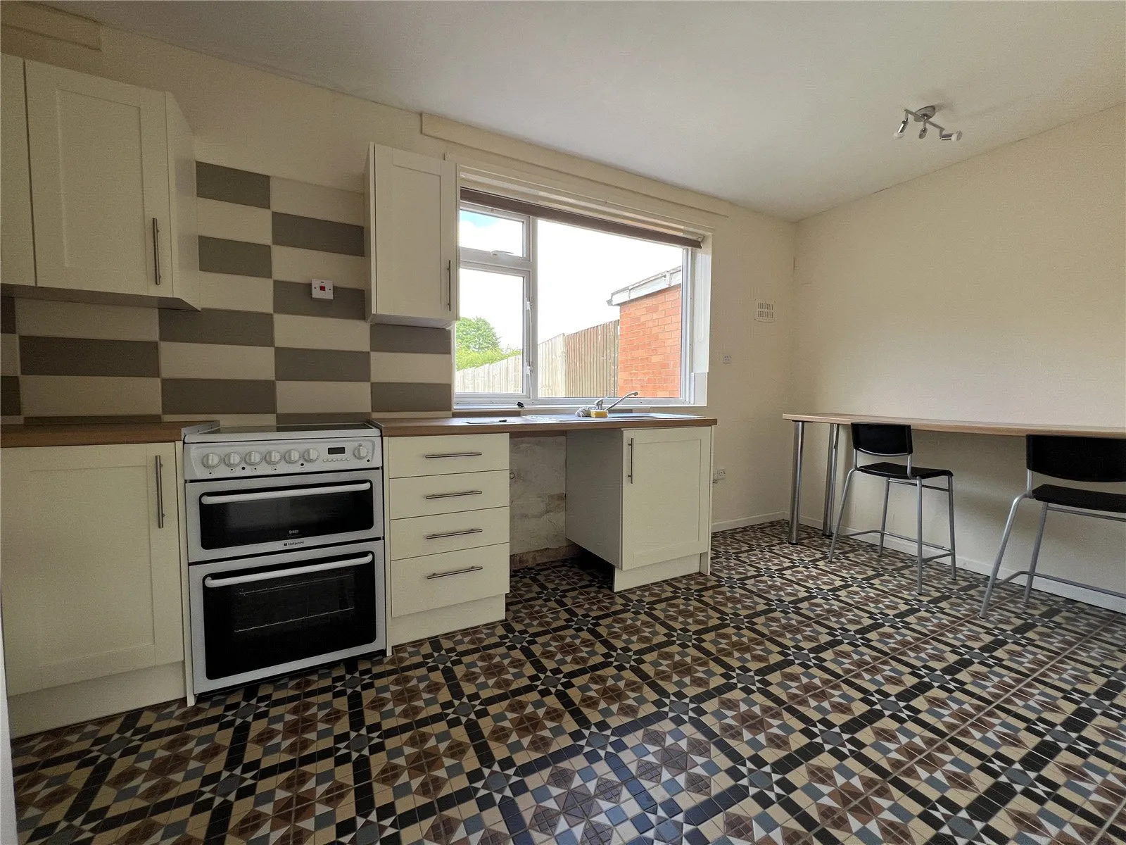 2 bed Semi-Detached
