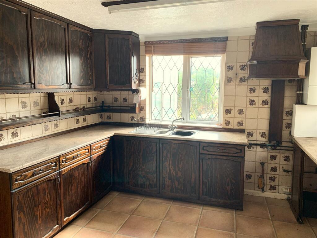 3 bed End of Terrace