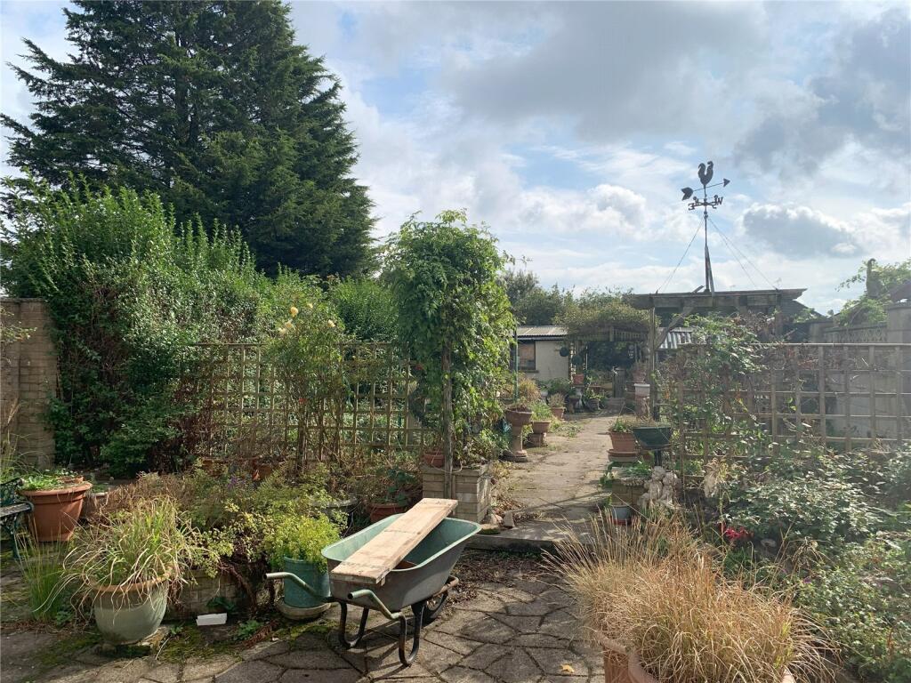 3 bed End of Terrace