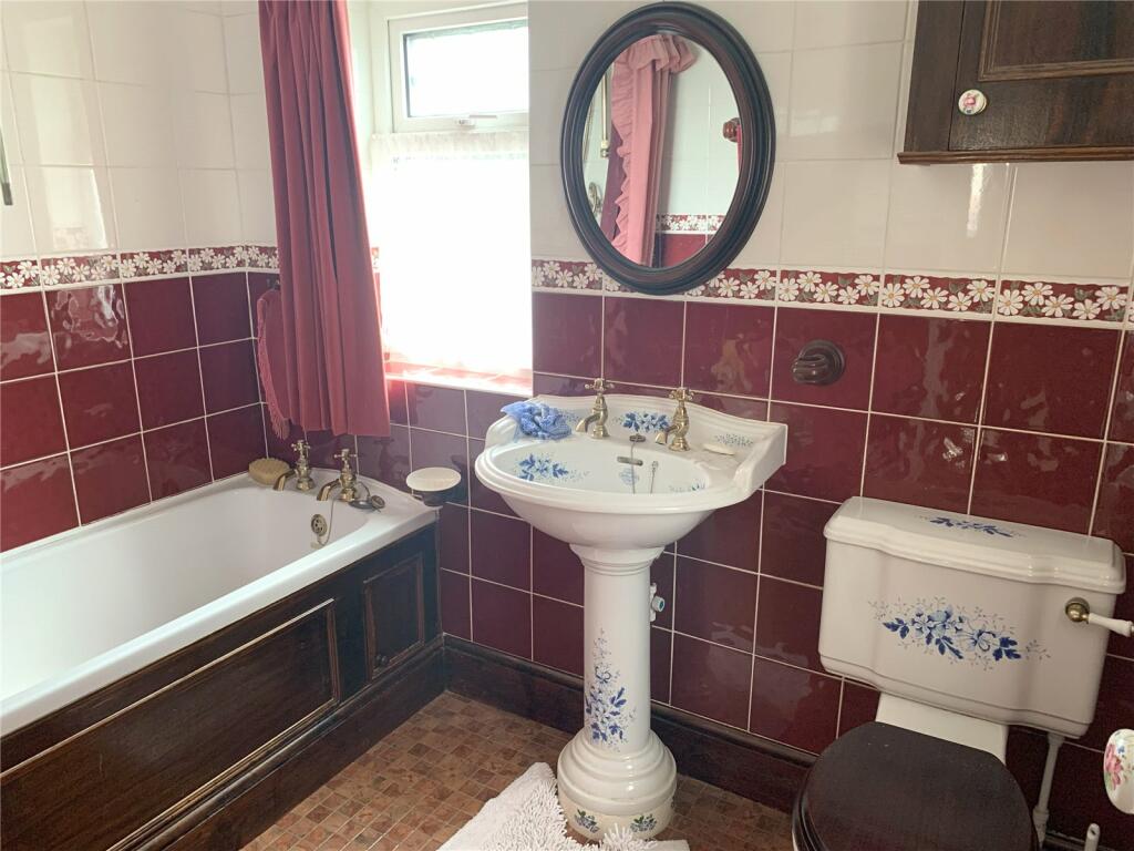 3 bed End of Terrace