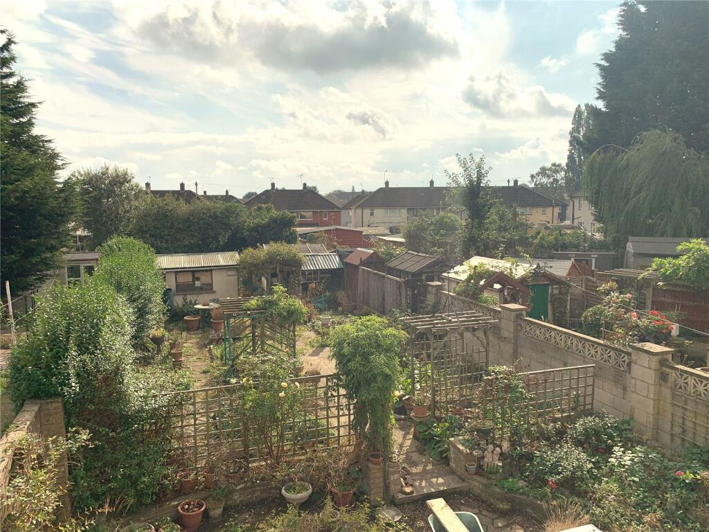 3 bed End of Terrace