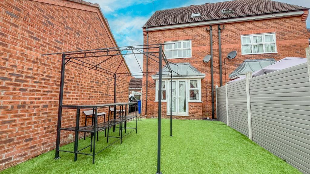 3 bed Town House