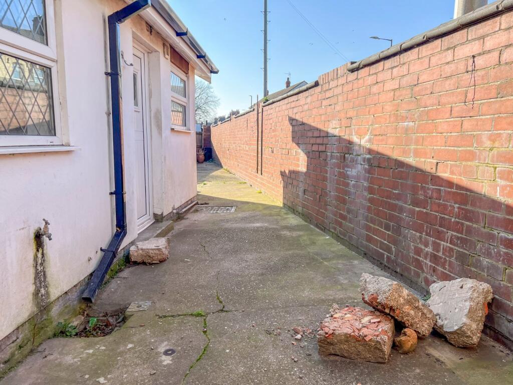 3 bed End of Terrace