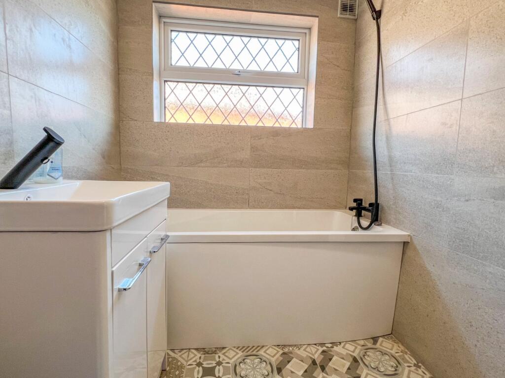 3 bed End of Terrace