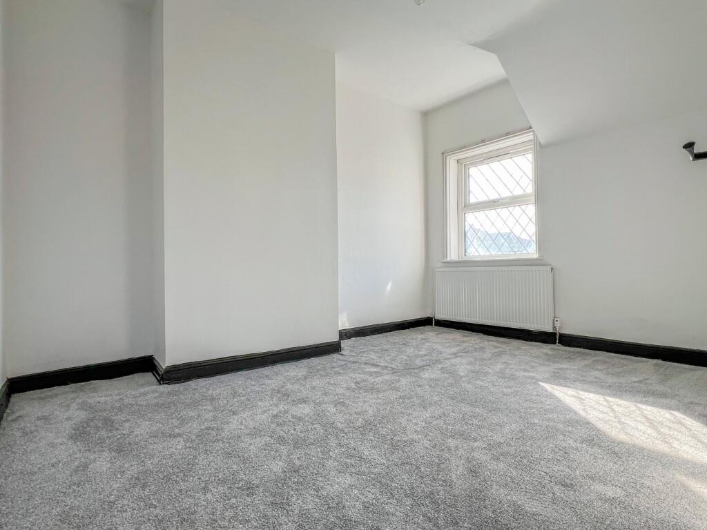 3 bed End of Terrace