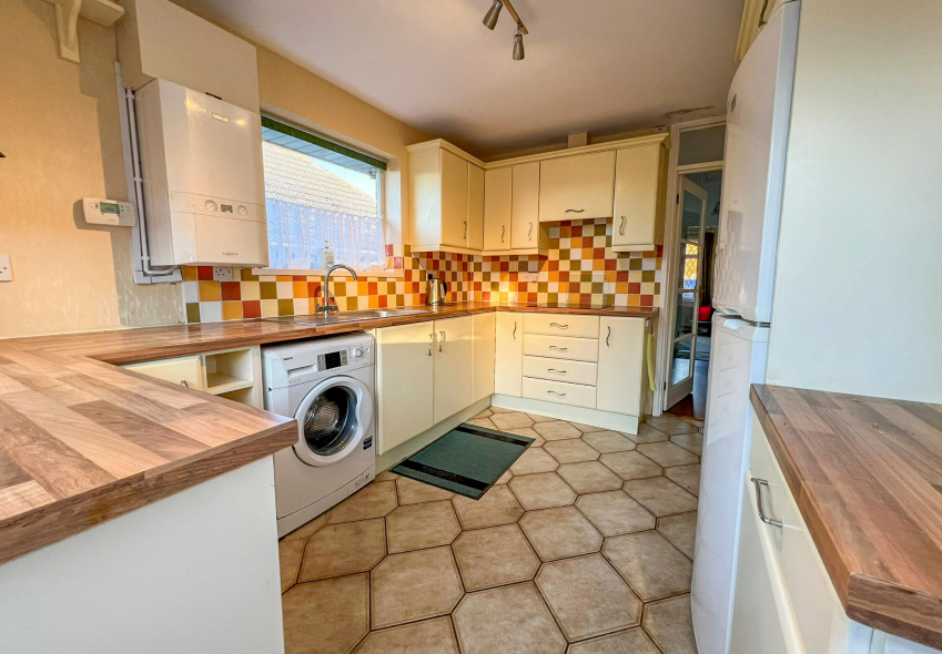 2 bed Detached Bungalow