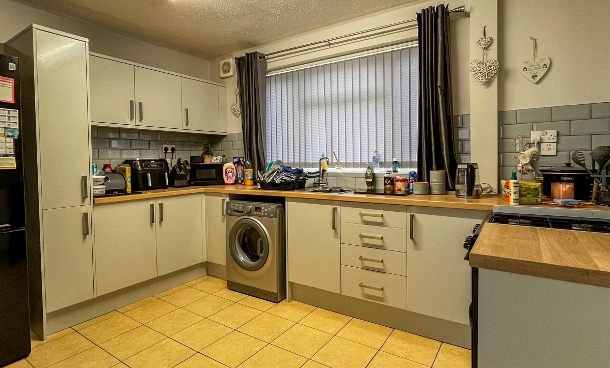 4 bed Semi-Detached