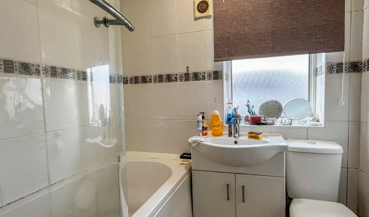 4 bed Semi-Detached