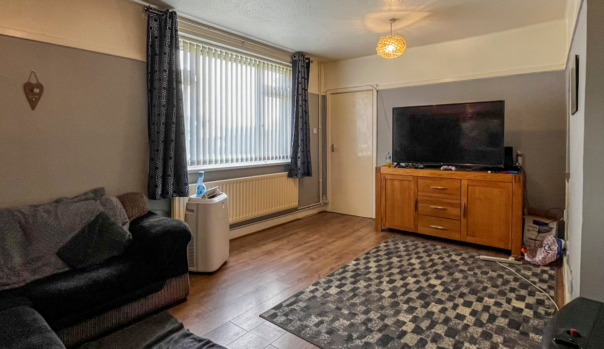 4 bed Semi-Detached