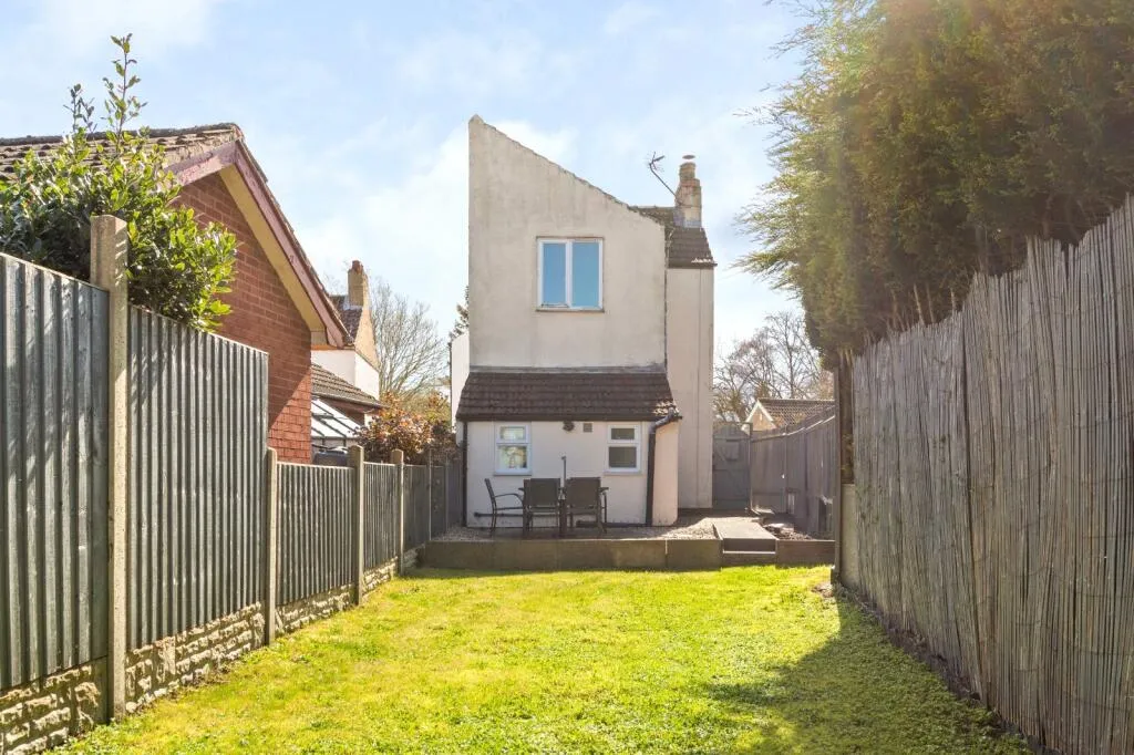2 bed Detached