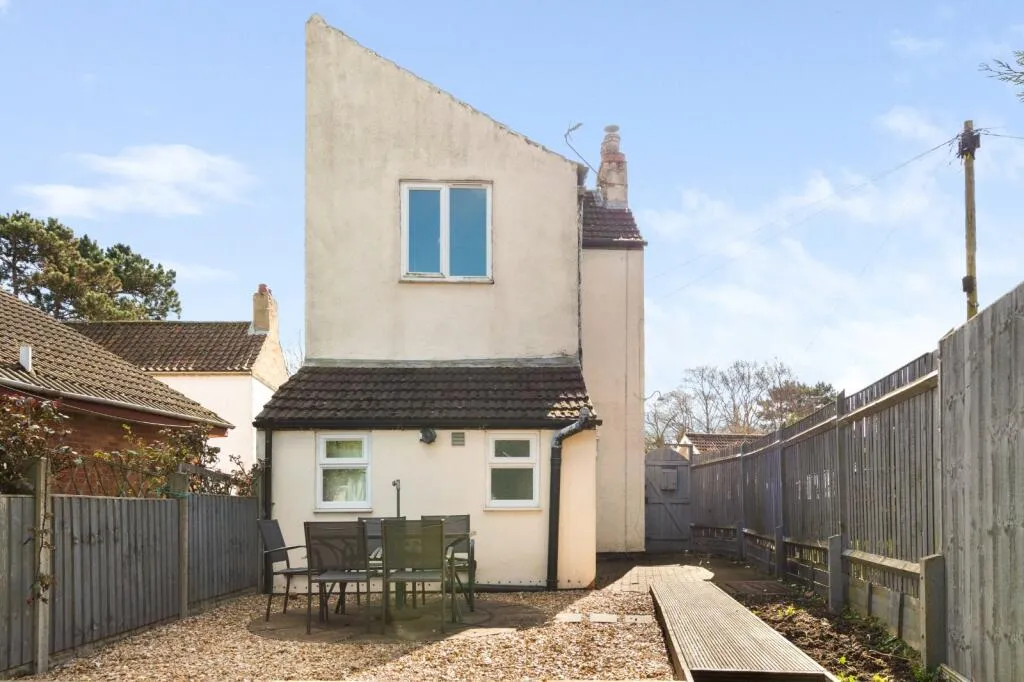 2 bed Detached