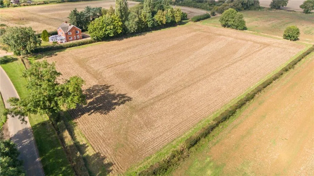 4 bed Detached