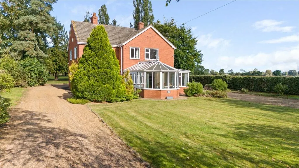 4 bed Detached