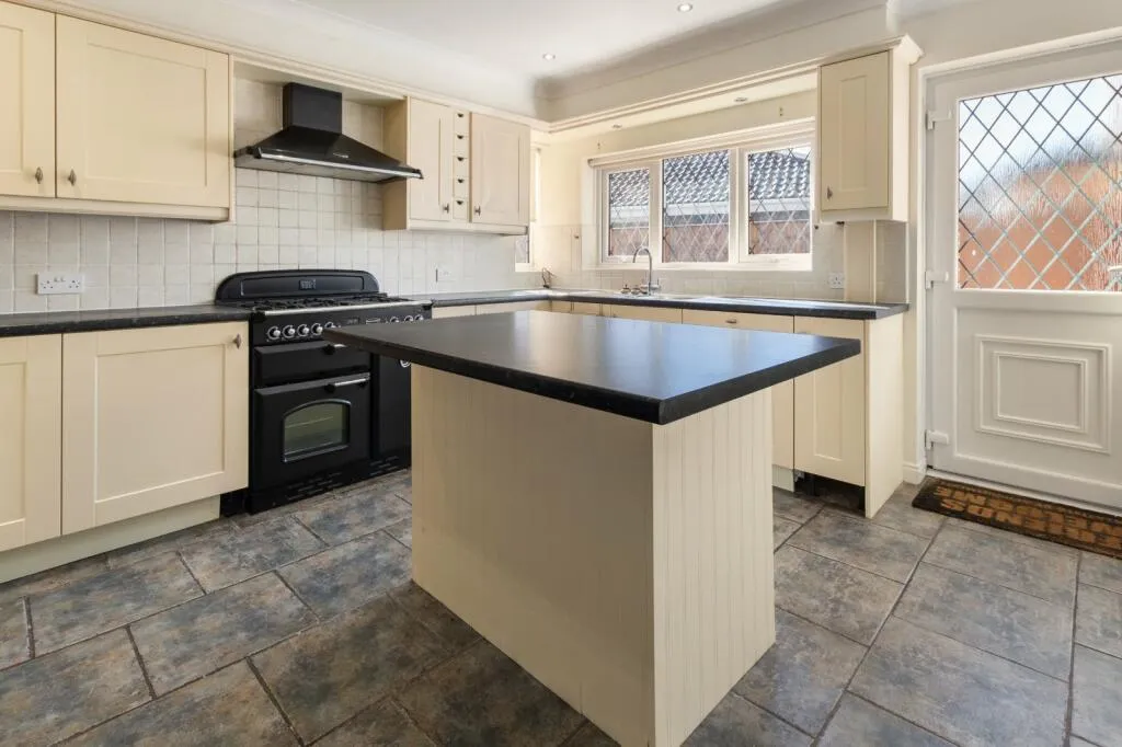 2 bed Detached Bungalow