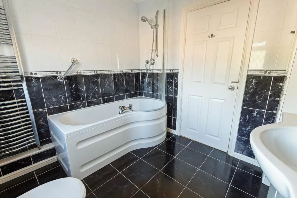 2 bed Detached Bungalow