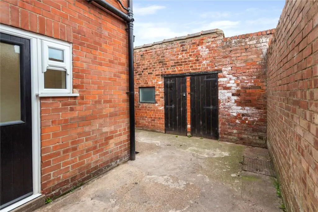 2 bed End of Terrace