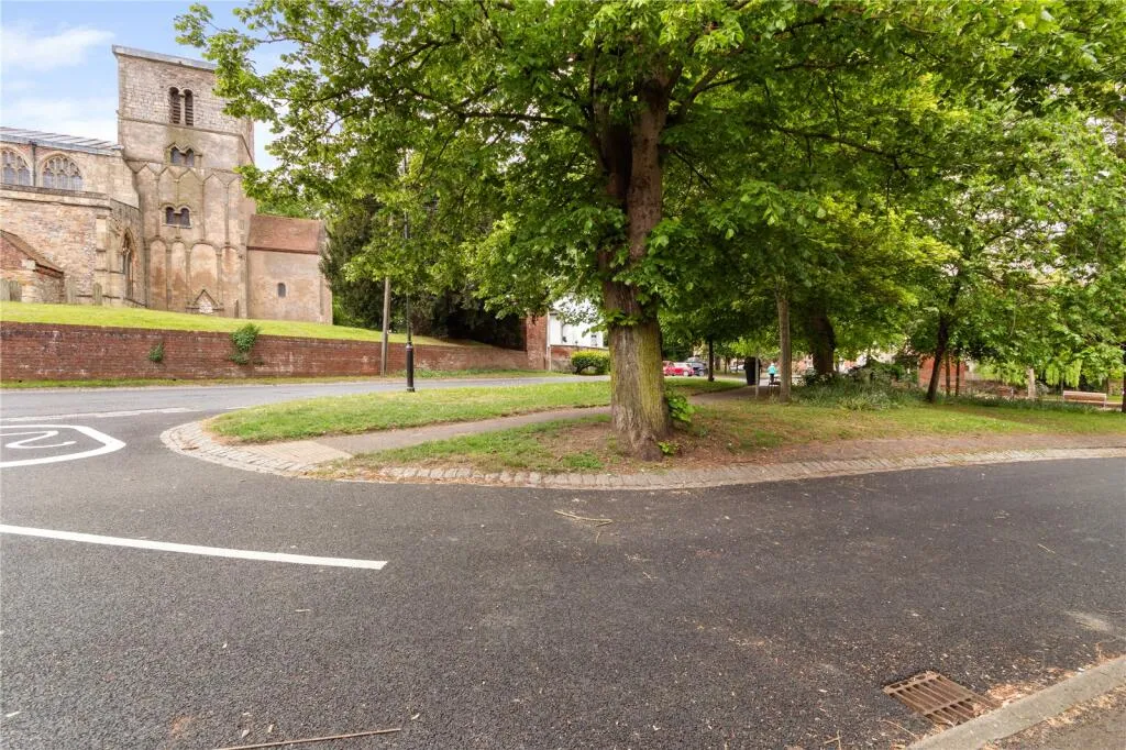 2 bed End of Terrace