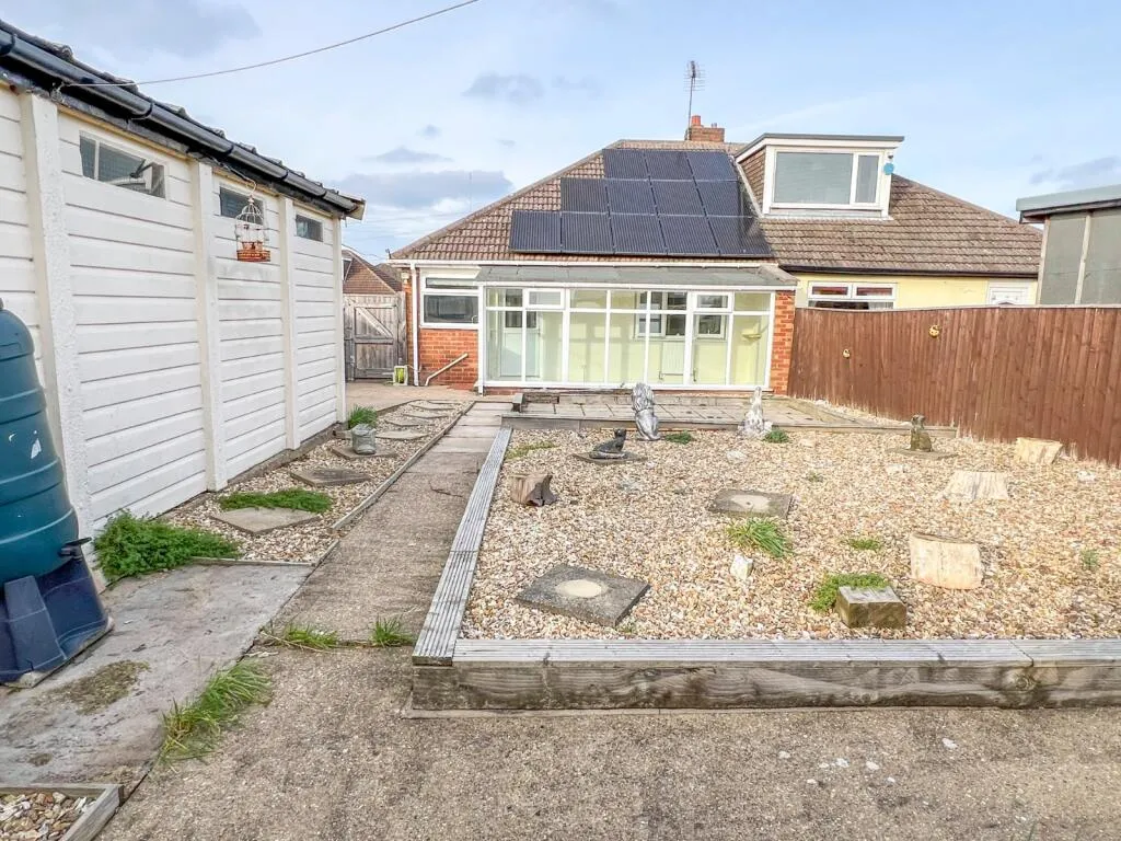 2 bed Semi-Detached Bungalow