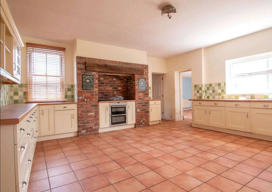 4 bed House