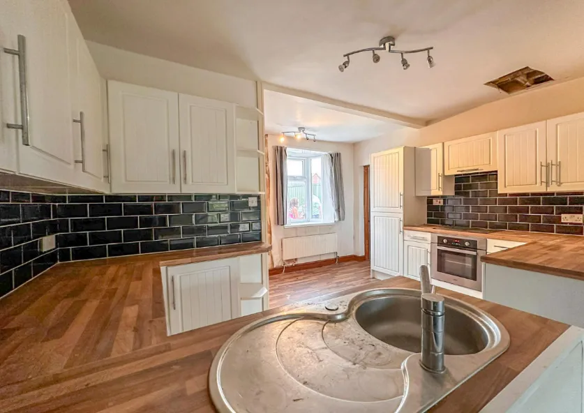 3 bed End of Terrace