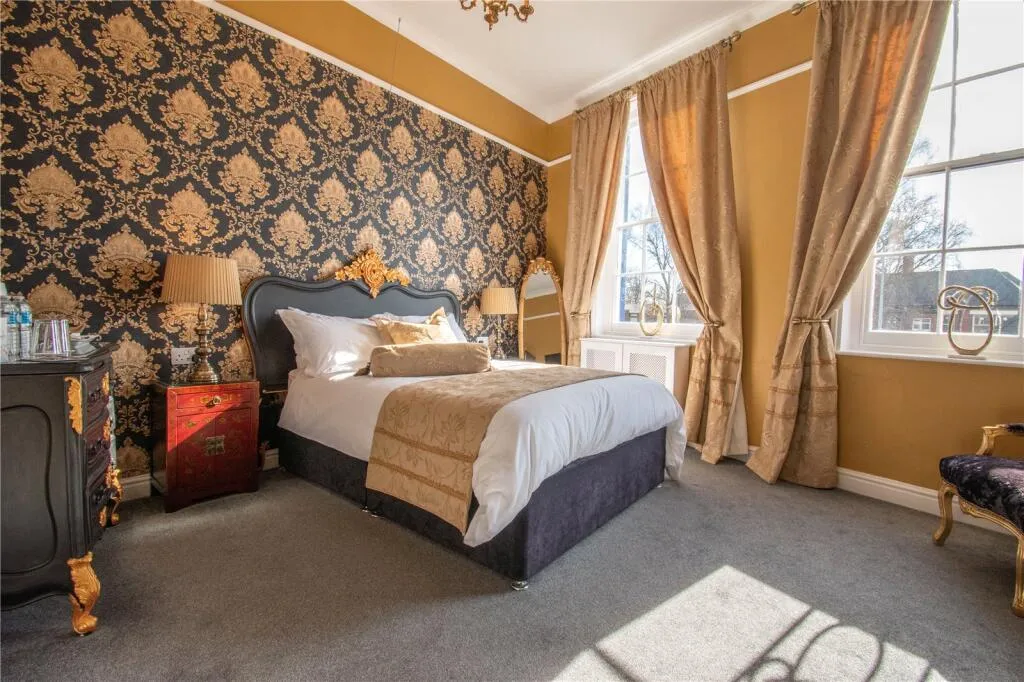 7 bed Character Property