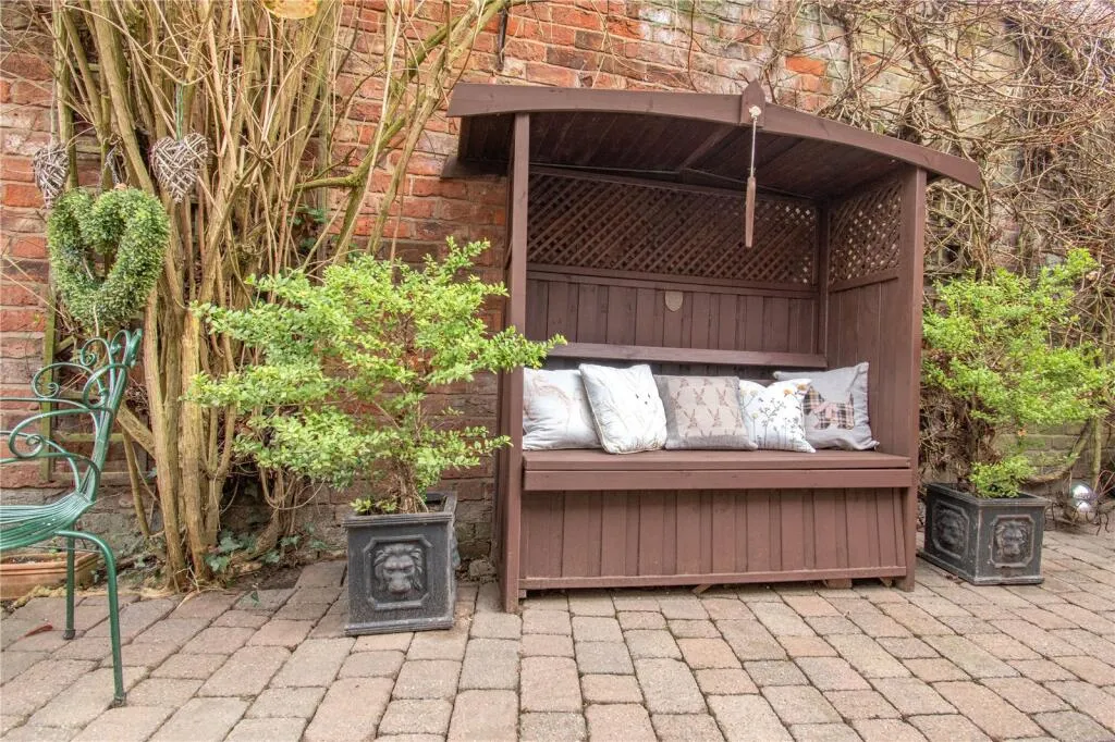 7 bed Character Property