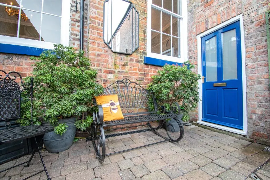 7 bed Character Property