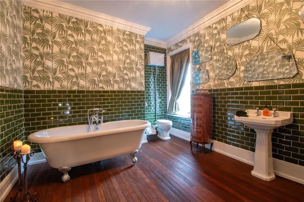 7 bed Character Property