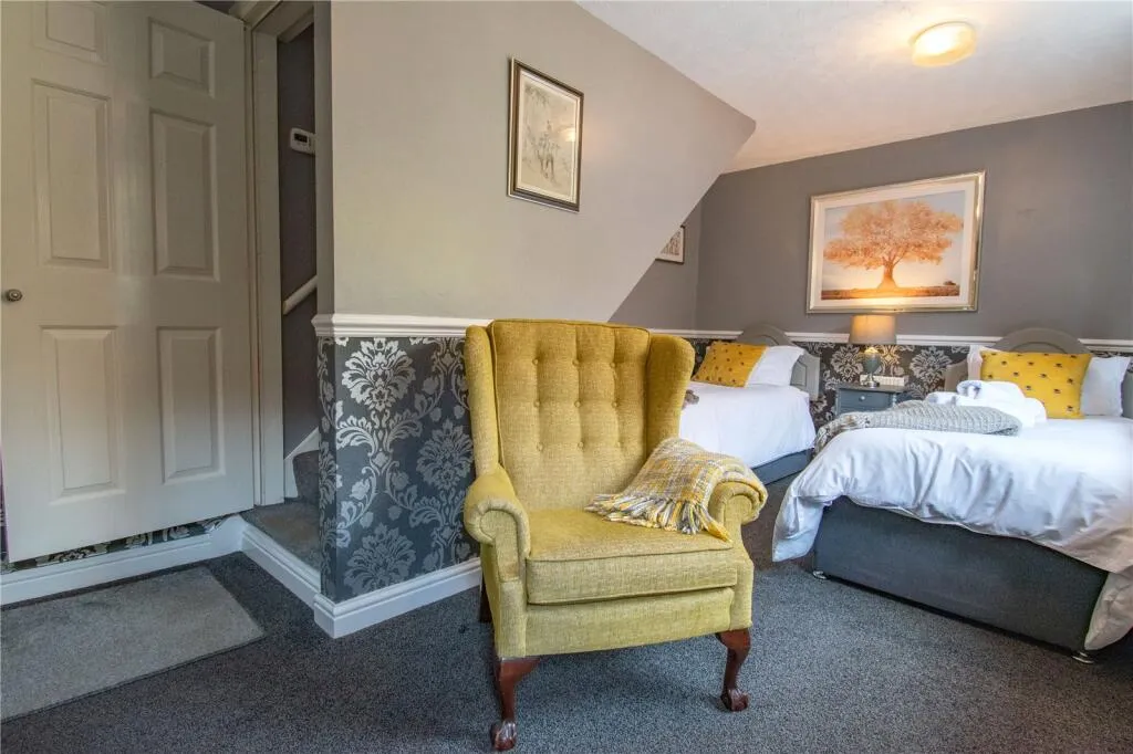 7 bed Character Property
