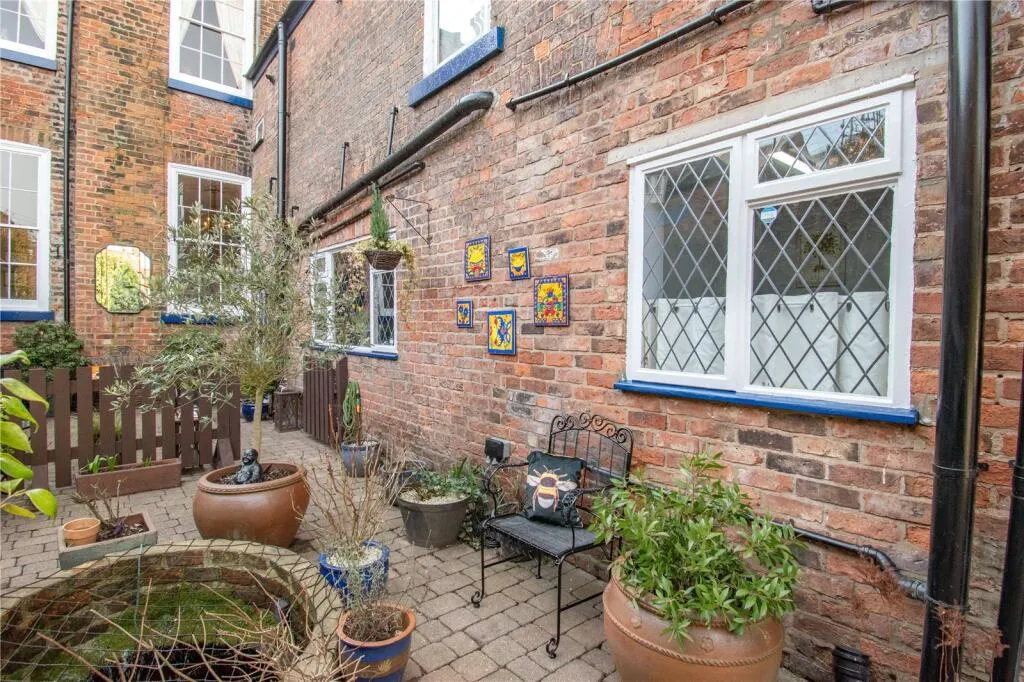 7 bed Character Property