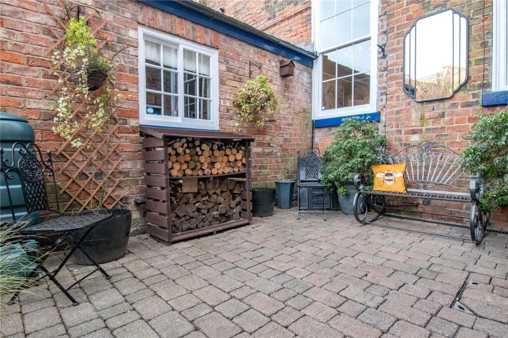 7 bed Character Property