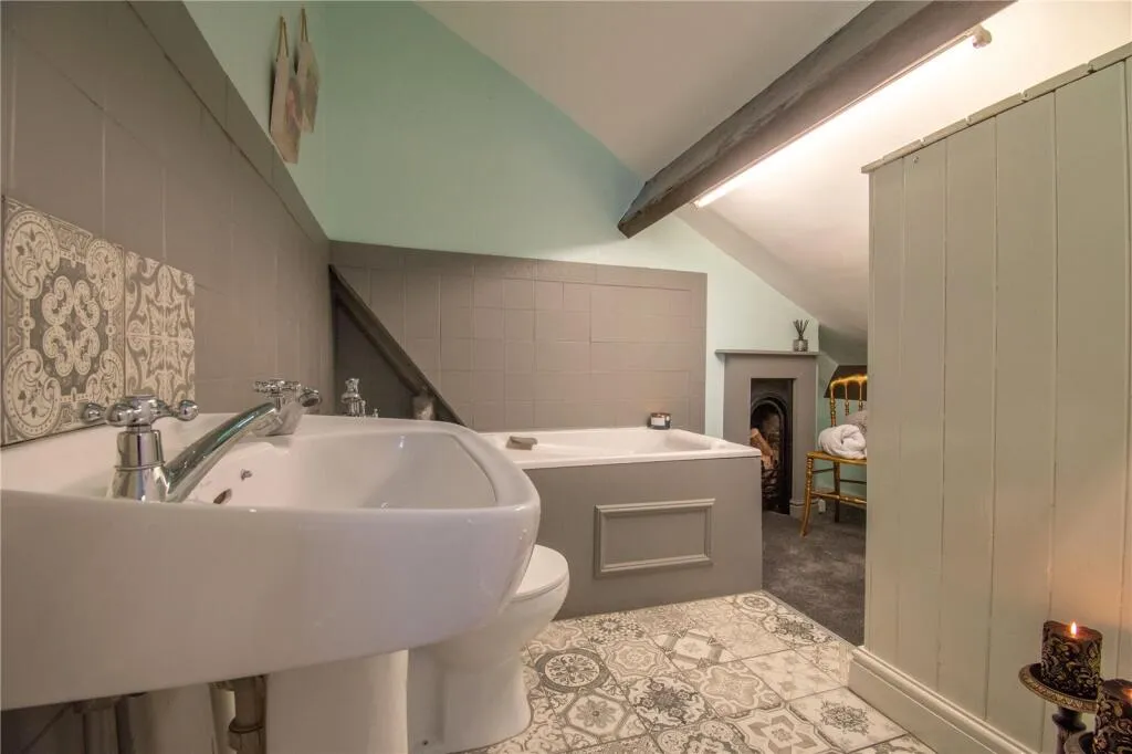 7 bed Character Property