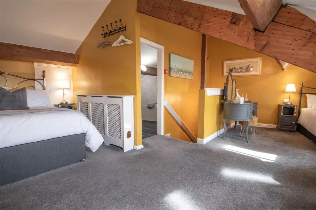 7 bed Character Property