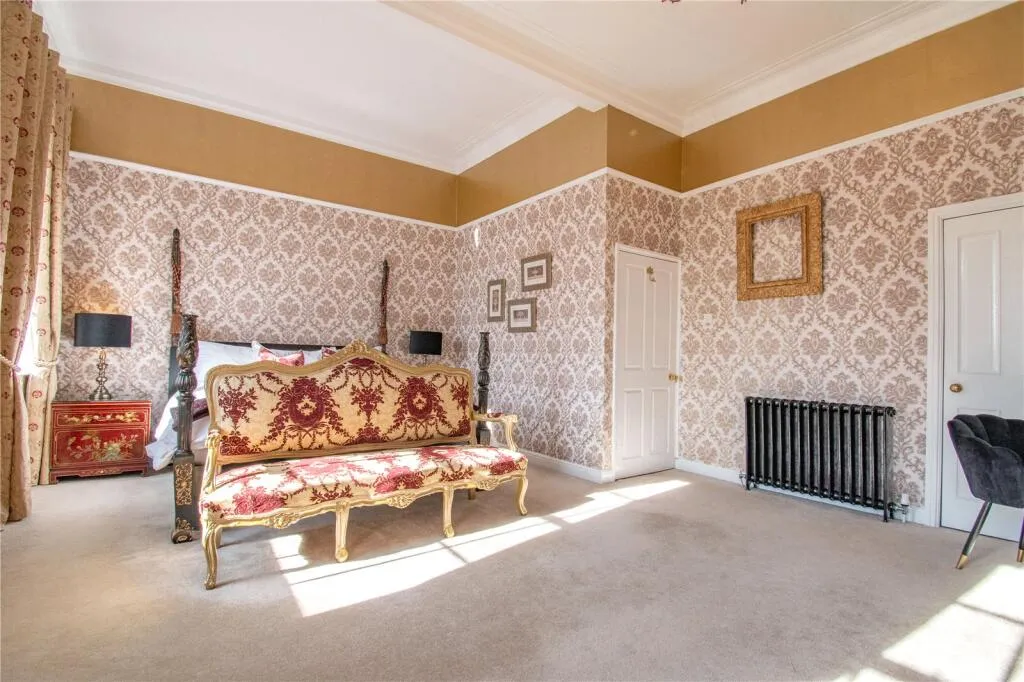 7 bed Character Property