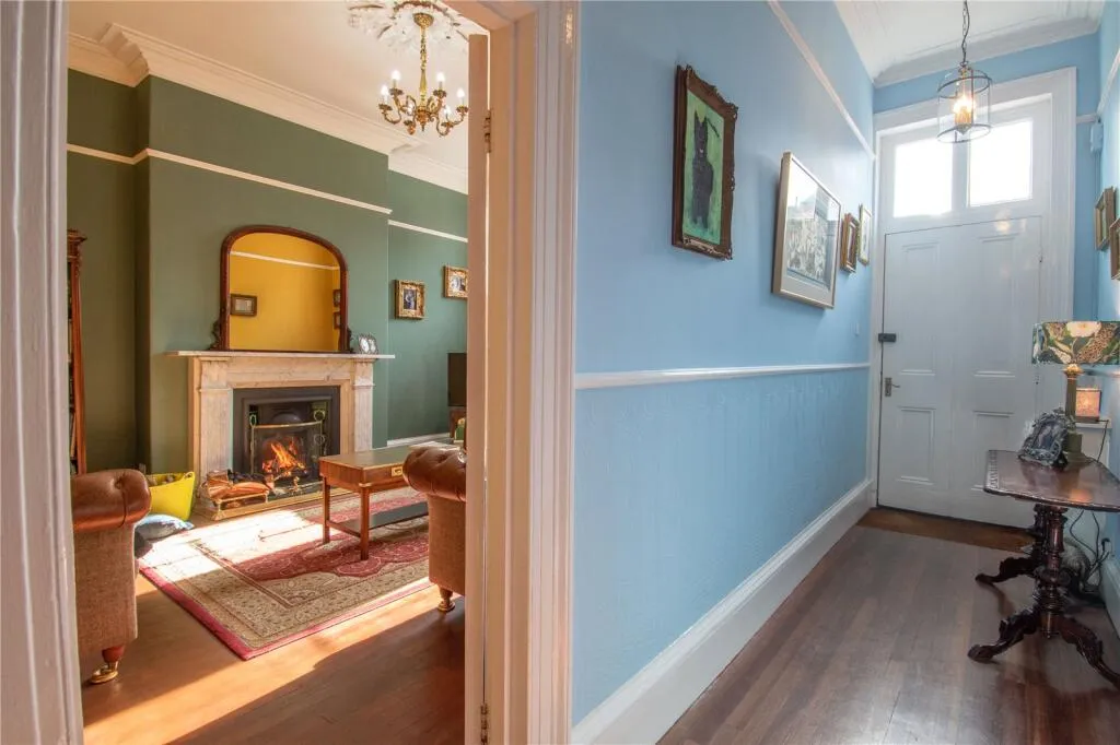 7 bed Character Property