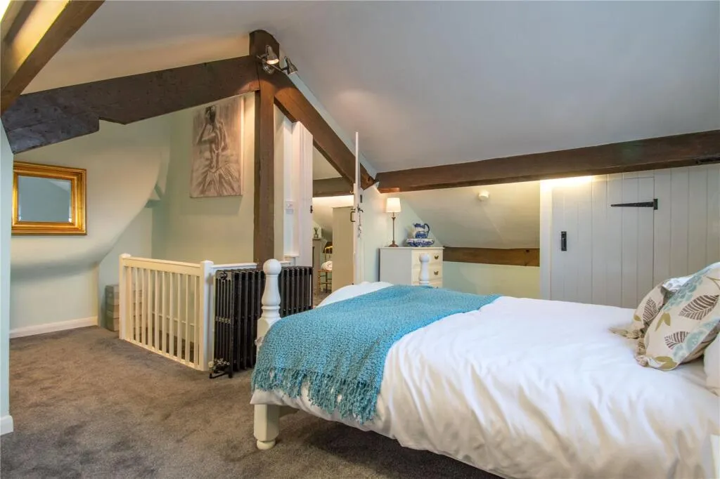 7 bed Character Property