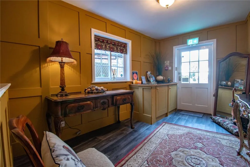 7 bed Character Property