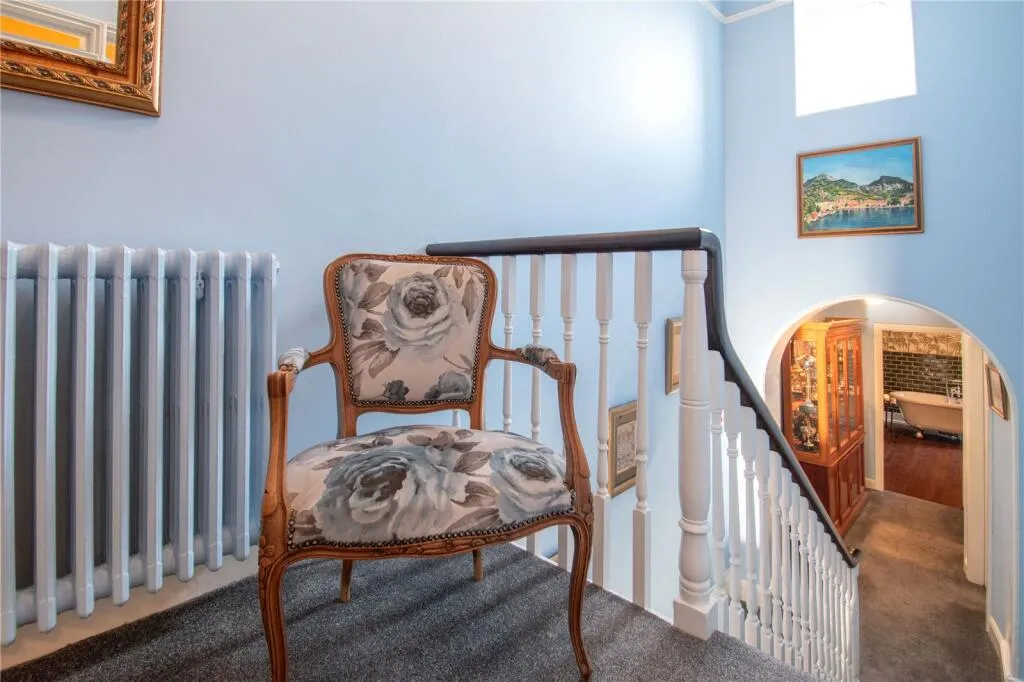 7 bed Character Property
