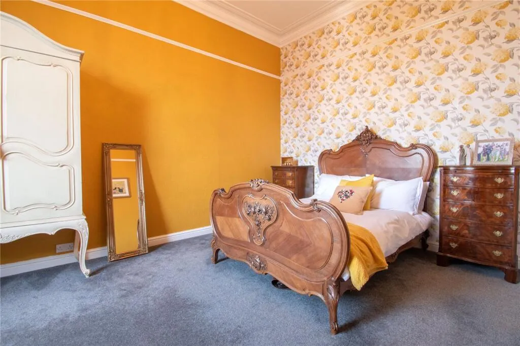 7 bed Character Property
