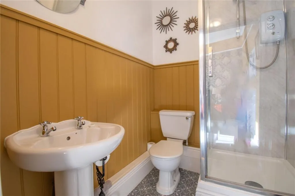 7 bed Character Property