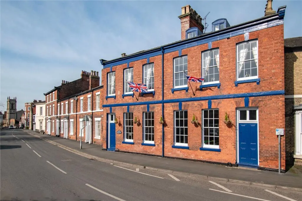 7 bed Character Property