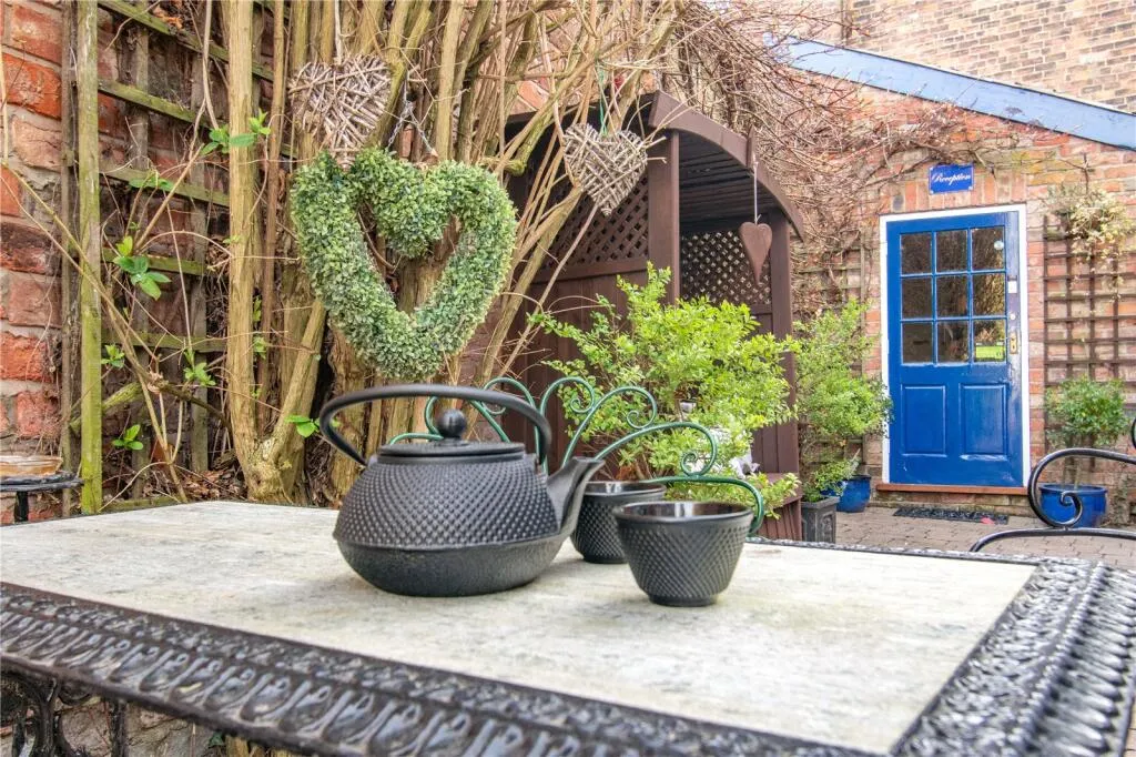 7 bed Character Property